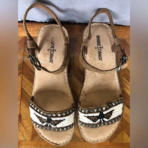 Minnetonka beaded leather strap on sandals 6 - Picture 4 of 8